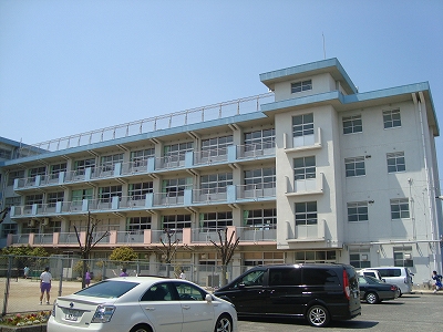 Junior high school. Asakawa 940m until junior high school (junior high school)