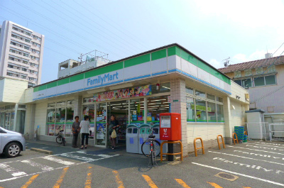 Convenience store. 333m to Family Mart (convenience store)