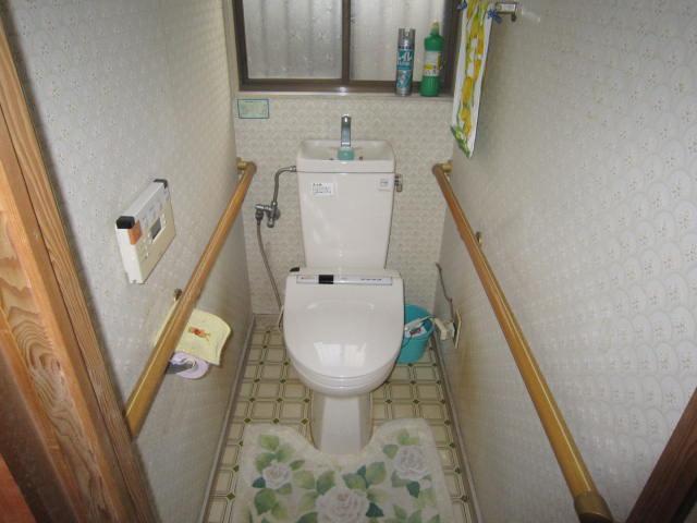 Toilet. Indoor (September 2013) Shooting