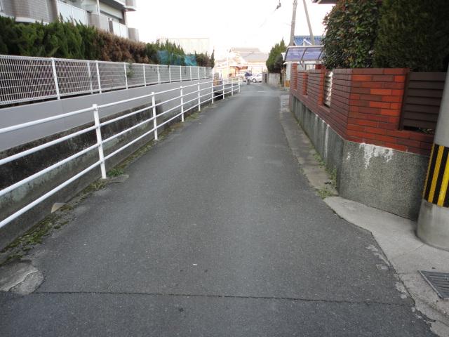 Local photos, including front road. Northwest side of public roads