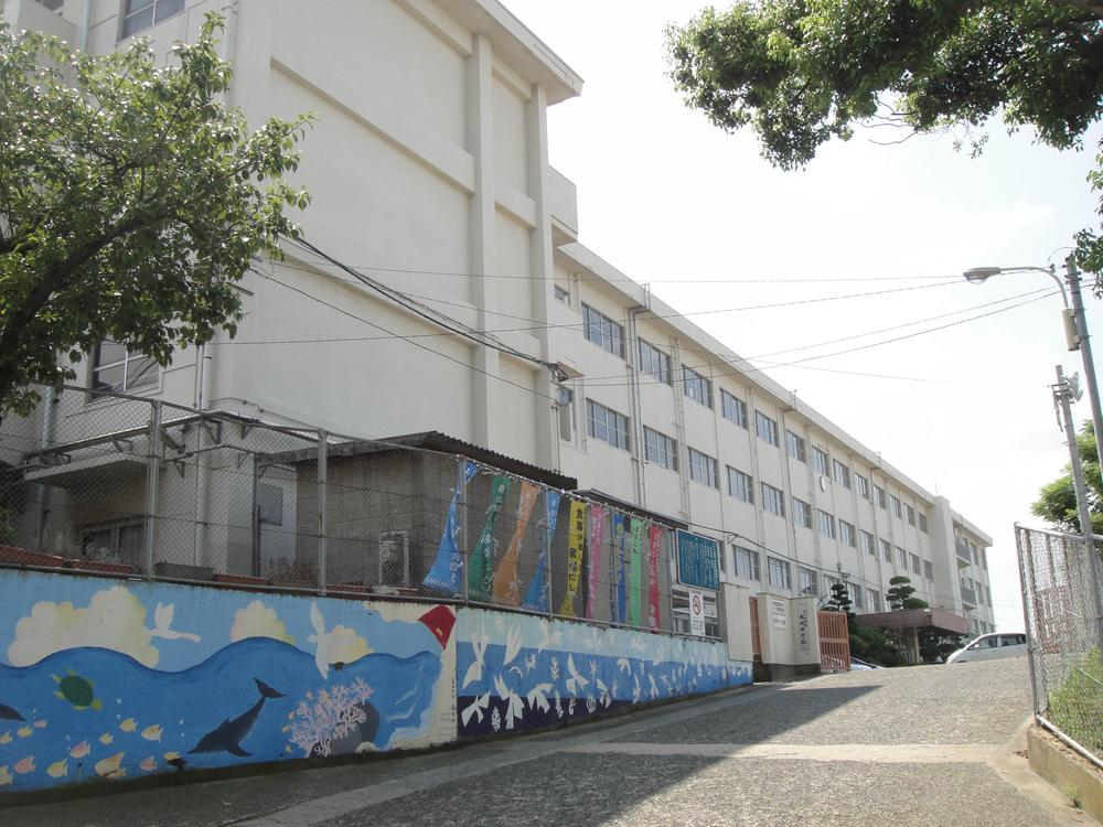 Junior high school. 1077m to Kitakyushu Honjo junior high school