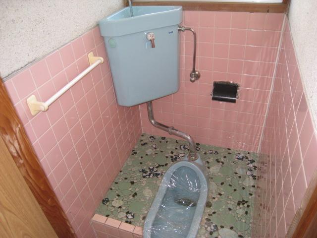 Toilet. Installation negotiations Friendly Suwaretto!