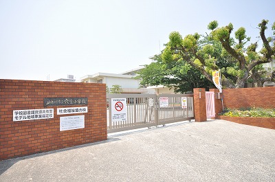 Primary school. Anasei up to elementary school (school district) (Elementary School) 450m