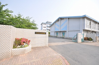 Junior high school. Municipal 270m to Asakawa junior high school (school district) (junior high school)