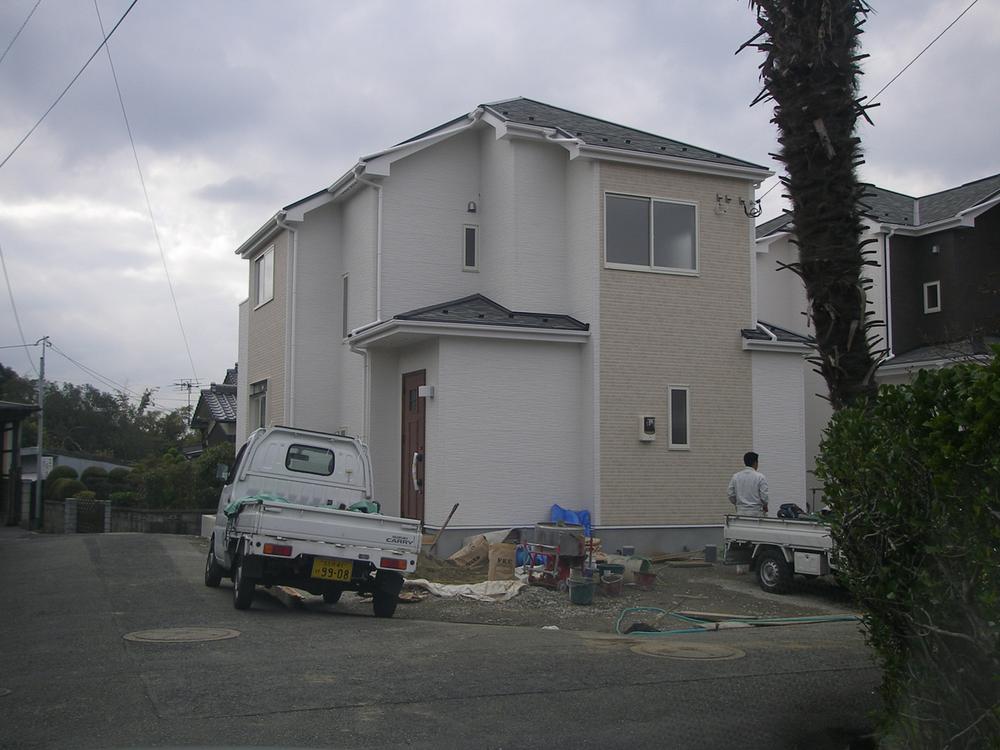 Local photos, including front road. Local (12 May 2013) Shooting