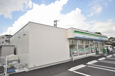 Convenience store. FamilyMart Yahata Rikimaru store up (convenience store) 750m