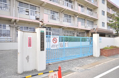 Primary school. Municipal Honjo until the elementary school (school district) (elementary school) 1600m