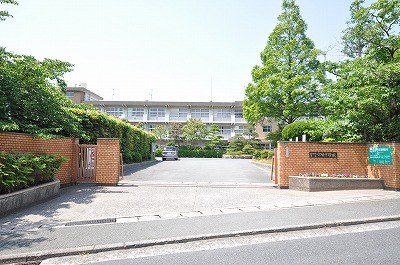 Junior high school. 1255m to Kitakyushu Anasei junior high school (junior high school)
