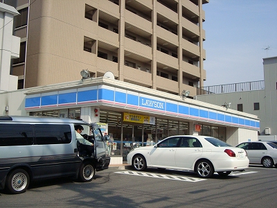 Convenience store. 750m until Lawson Yahata Takanosu store (convenience store)