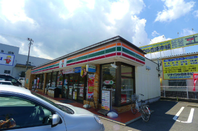 Convenience store. 492m to Seven-Eleven (convenience store)