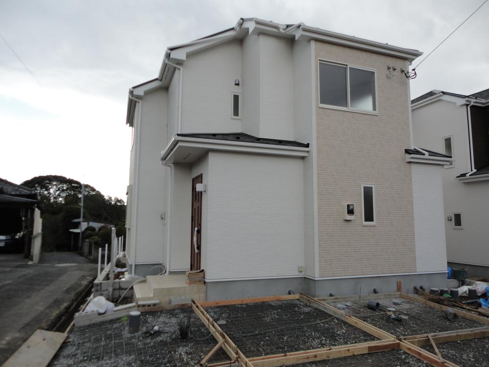 Local appearance photo. Local (12 May 2013) Shooting