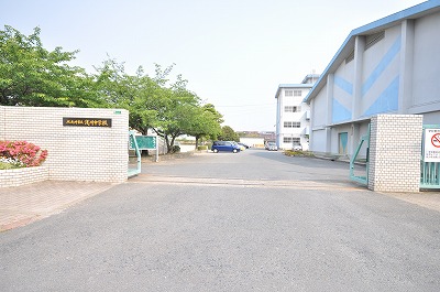 Junior high school. Asakawa 640m until junior high school (junior high school)