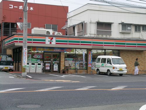 Convenience store. Seven-Eleven Yahata Narumizu store up (convenience store) 373m