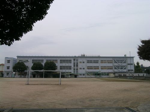 Primary school. 393m to Kitakyushu Narumizu elementary school (elementary school)