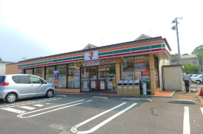 Convenience store. Seven-Eleven Yahata Takanosu 3-chome up (convenience store) 769m