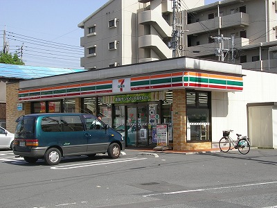 Convenience store. Seven-Eleven Yahata Hongmei 1-chome to (convenience store) 360m