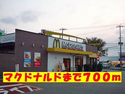 restaurant. 700m to McDonald's (restaurant)