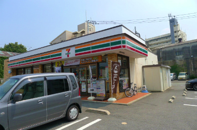 Convenience store. Seven-Eleven Yahata Hongmei 1-chome to (convenience store) 43m