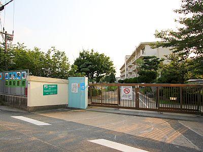 Primary school. 1111m to Kitakyushu Hachiji Elementary School