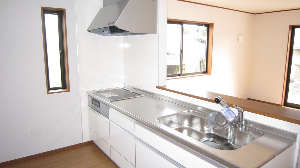Kitchen. Bright, functional face-to-face kitchen