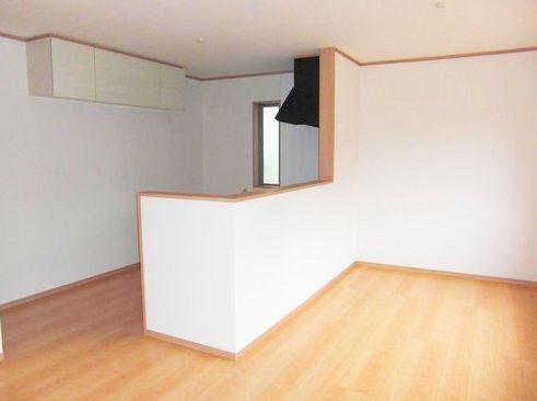 Same specifications photos (living). Living spacious 16 Pledge!