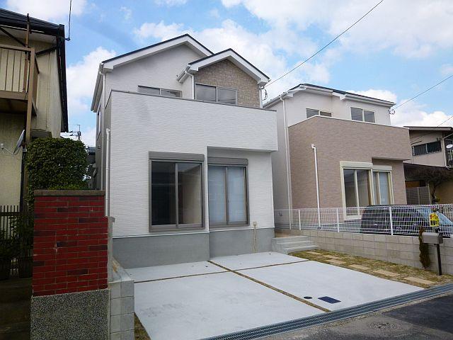 Same specifications photos (appearance). Parking two parallel of the new construction!