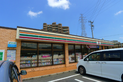 Convenience store. Seven-Eleven Yahata Rikimaru store up (convenience store) 394m