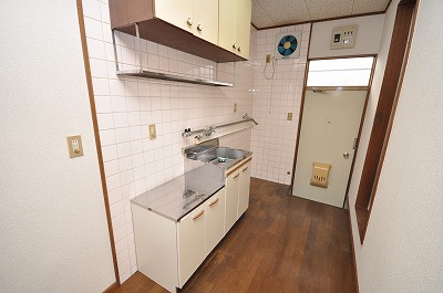 Kitchen. Gas stove is installed Allowed