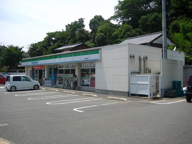 Convenience store. 372m to FamilyMart Yahata Honjohigashi shop