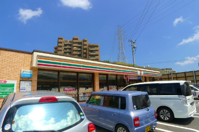 Convenience store. Seven-Eleven industry Idaimae store up (convenience store) 634m