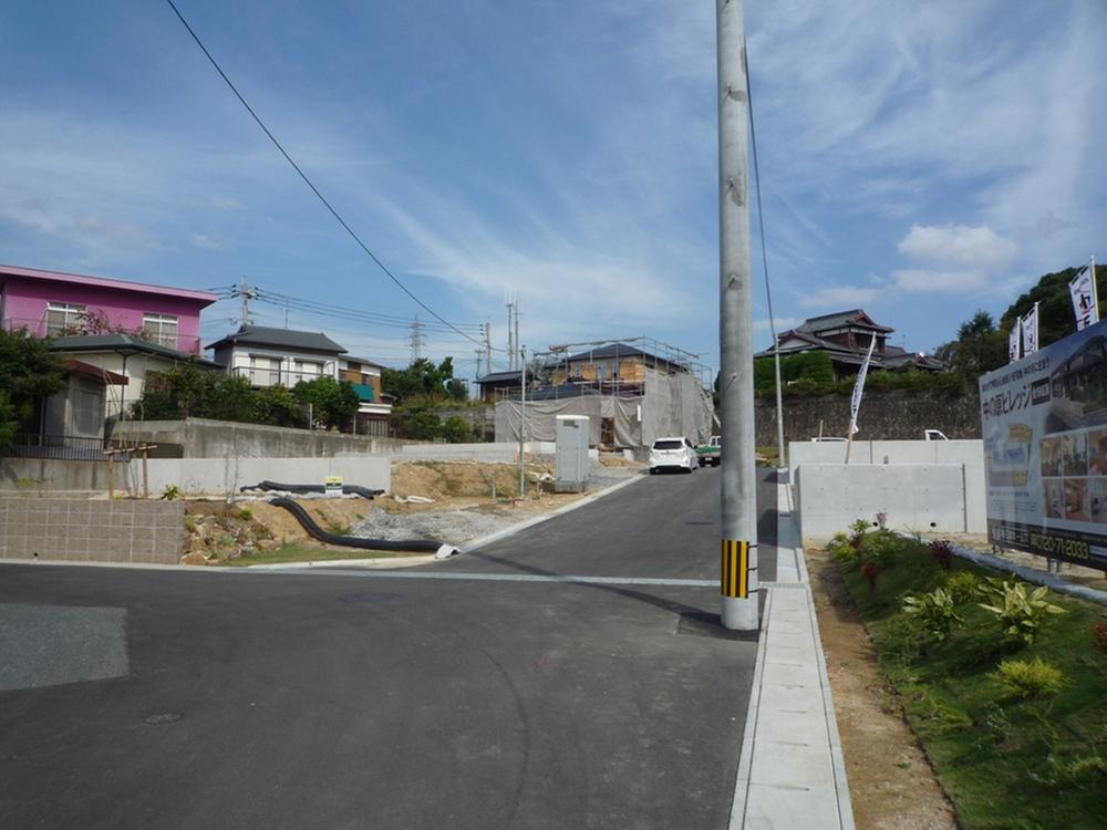 Local photos, including front road. Local (10 May 2013) Shooting