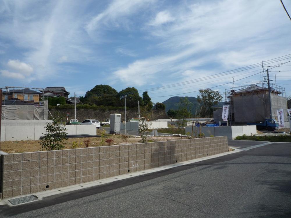 Local photos, including front road. Local (10 May 2013) Shooting