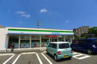Convenience store. FamilyMart Yahata Rikimaru store up (convenience store) 732m