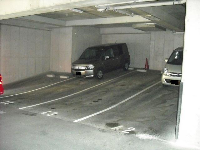 Parking lot. Roofed ・ Two possible