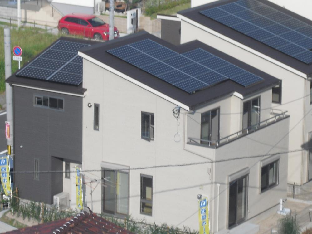 Other. Residential with a solar power system.  [In front of the house]  14 sheets in the south ・ Installed eight of a total of twenty-two large-capacity panel of the west face. (Capacity 4.66kw)