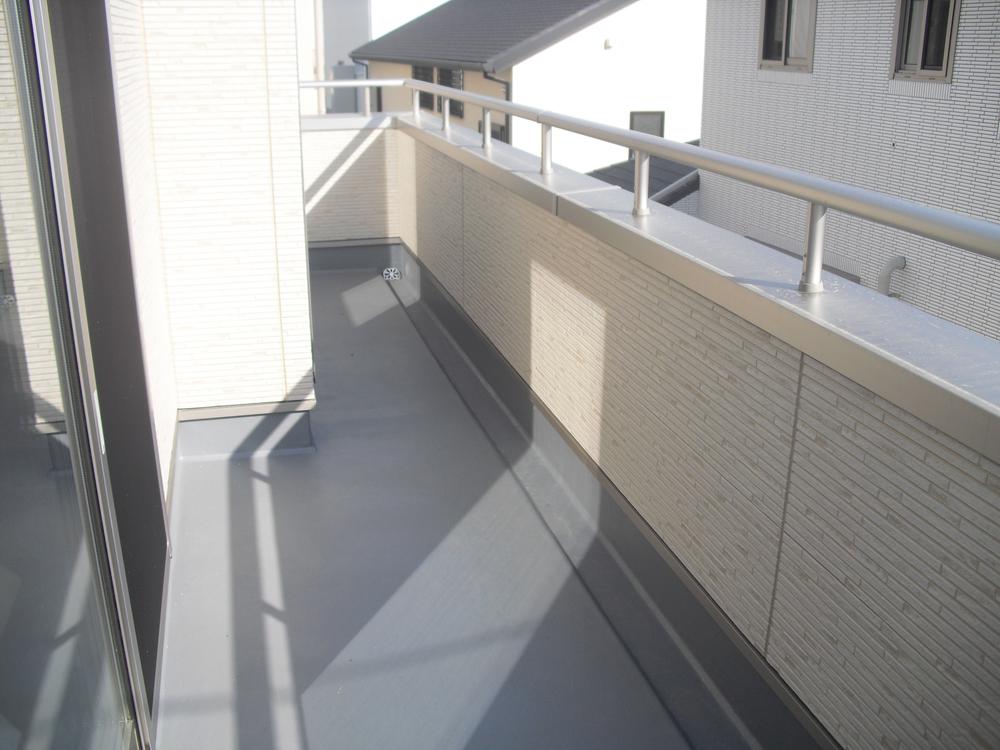 Balcony. The south side of the balcony is a wide balcony of 2 rooms More, You can also hang out a lot of laundry.