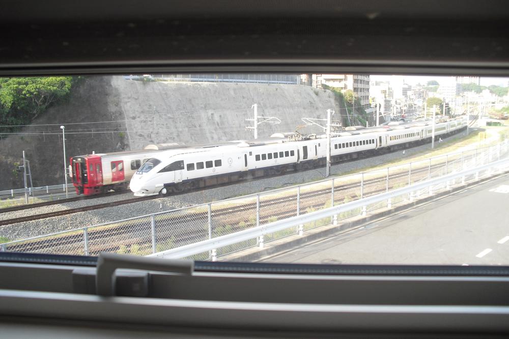 View photos from the dwelling unit. On the north side of the Western-style is, It is possible to look at the landscape through which the train panorama-style, By providing a landscape of small window, It directed the play sincerity.