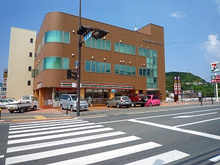 Convenience store. 120m to Seven-Eleven Yahata Kurosakishiroishi store (convenience store)