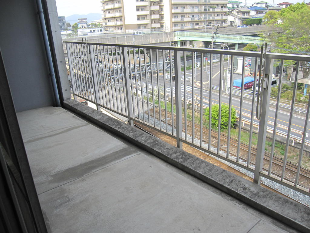 Balcony. East-facing balcony, Electric stop eyes before! 