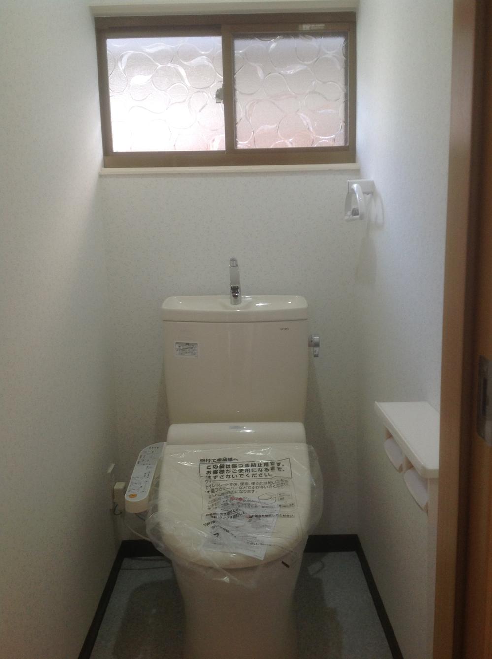 Toilet. Indoor (11 May 2013) Shooting