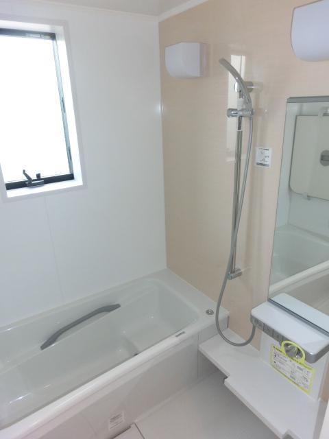 Bathroom. Spacious use bathroom