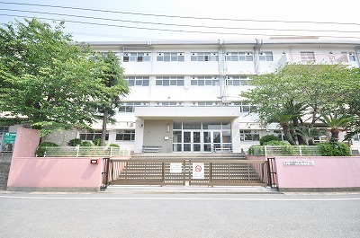 Junior high school. 2340m until the Municipal Orio junior high school (school district) (junior high school)