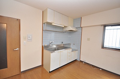 Kitchen. Gas stove can be installed