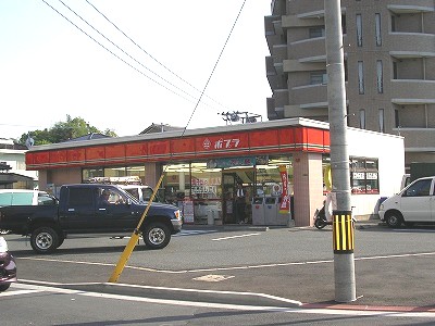 Convenience store. 150m to poplar Asakawahinomine store (convenience store)