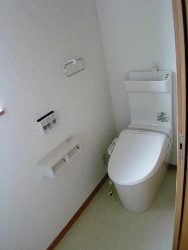 Toilet. Local (12 May 2013) Shooting