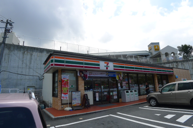 Convenience store. Seven-Eleven Yahata Asakawa 1-chome to (convenience store) 857m