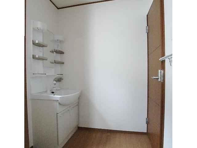 Wash basin, toilet. Same specifications Photos