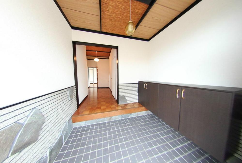 Entrance. Indoor (12 May 2013) Shooting