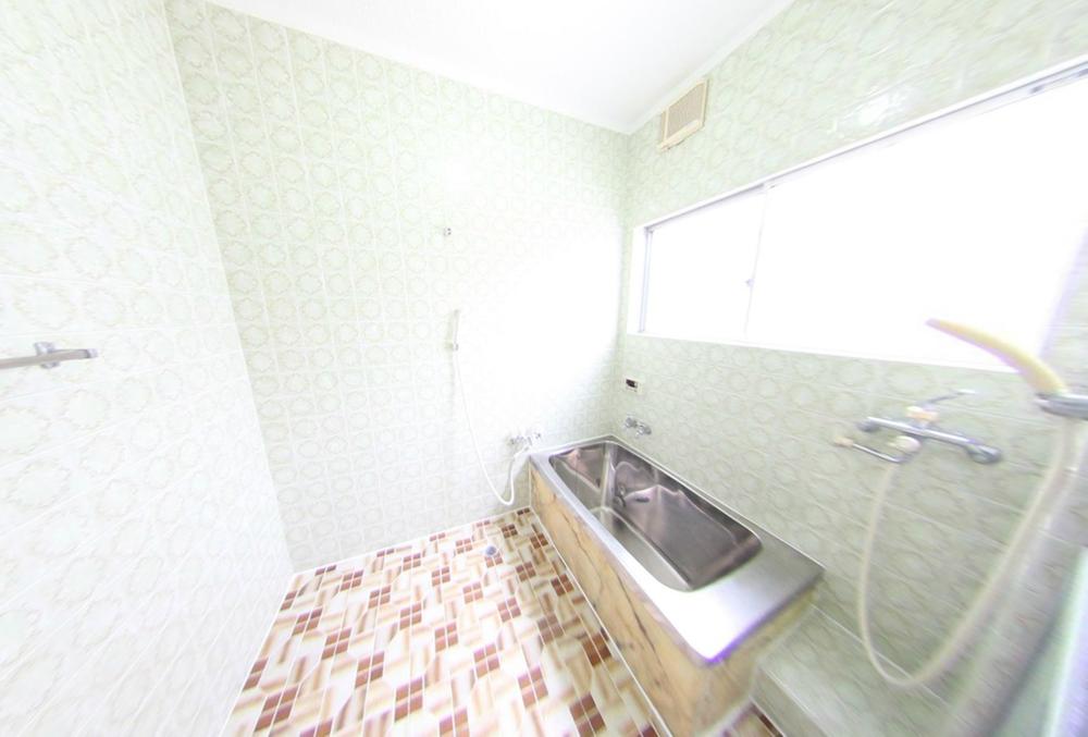 Bathroom. Indoor (12 May 2013) Shooting