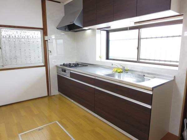 Kitchen. New goods made Rikushiru, 3-burner stove, You can store plenty.